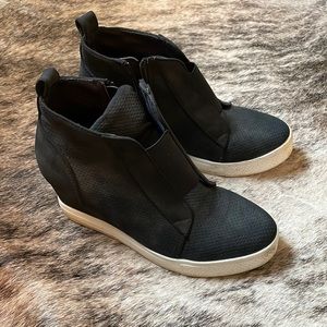 Heeled sneaker wedge shoe